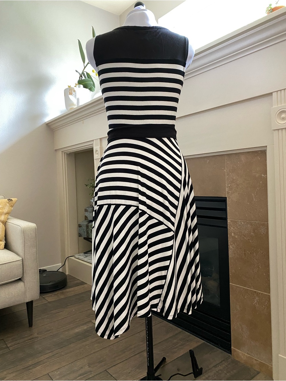 Ann Taylor Black & White Striped Sleeveless Fit-and-Flare Dress - Picture 2 of 4